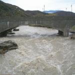 η νέα γέφυρα Μπουραζανίου με τον Αώο ποταμό "φουσκωμένο" (27 NOE2010)